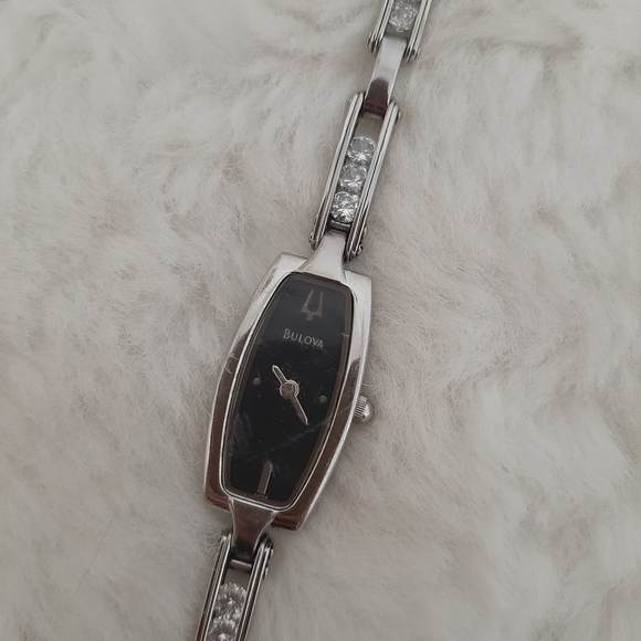 Beautiful Bulova Ladies Watch - Picture 3 of 3